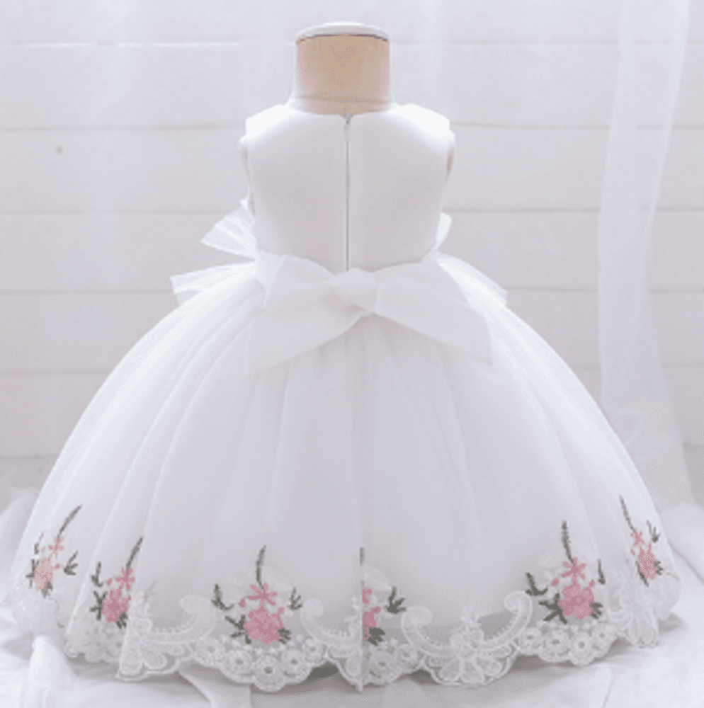 ピアノ発表会 結婚式用 子どもドレス 裾のお花の刺繍がポイントになるウェディング風ドレス