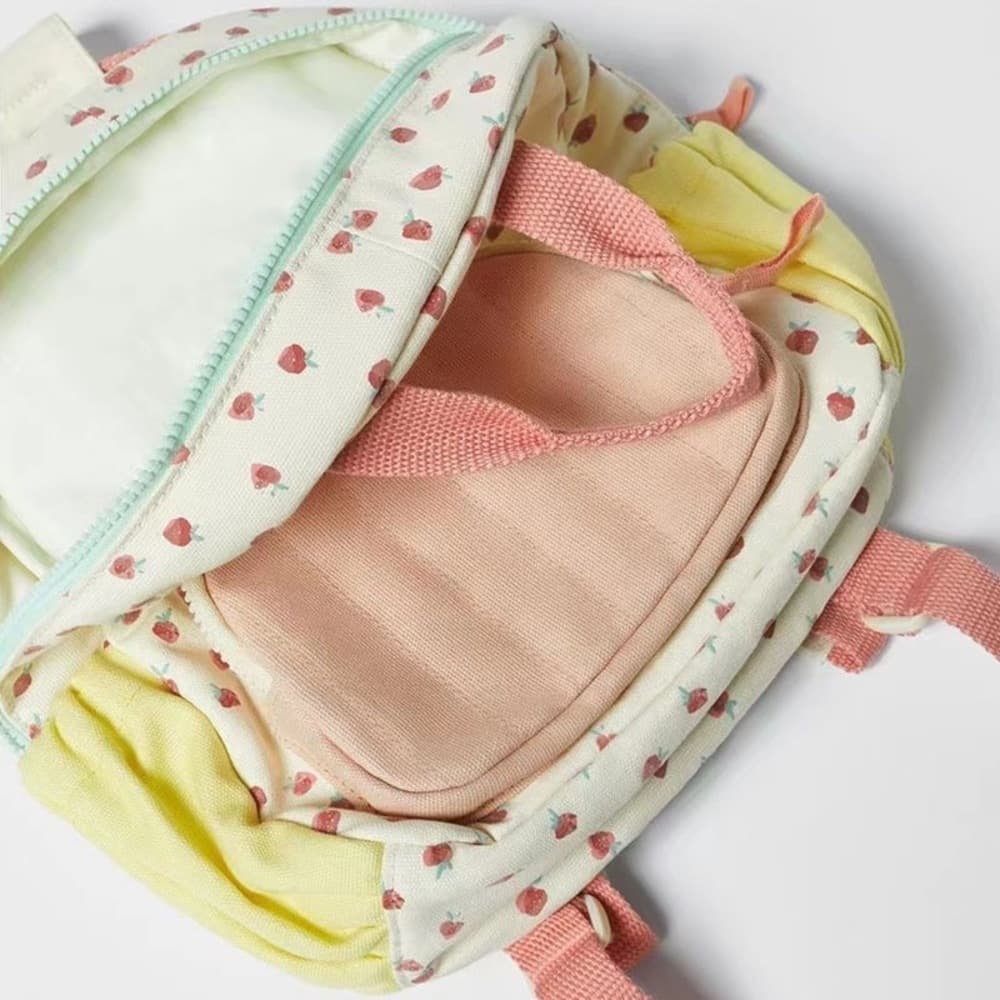 子ども服 子どもリュック いちご柄のカラフルなリュック